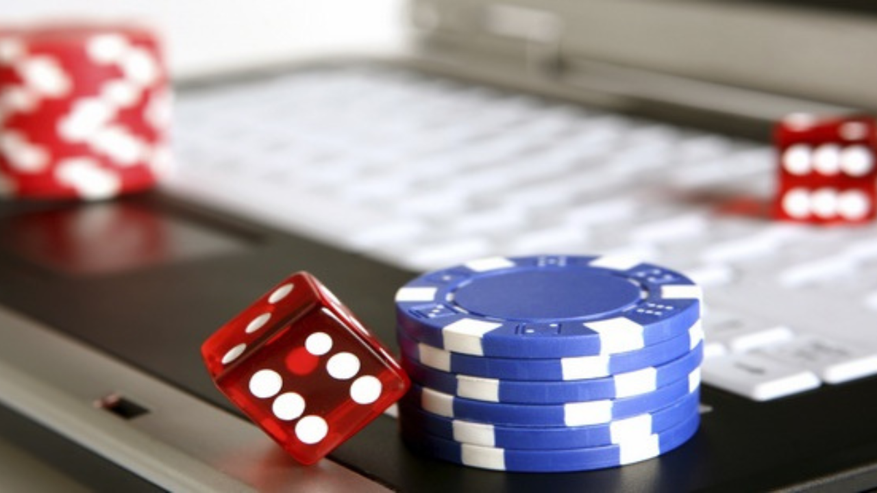 Form an Easy Strategy for Playing Poker Uang Asli Gambling